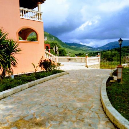 Villa Silvia Ágios Matthaíos Exterior foto