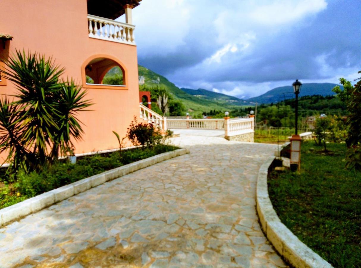 Villa Silvia Ágios Matthaíos Exterior foto