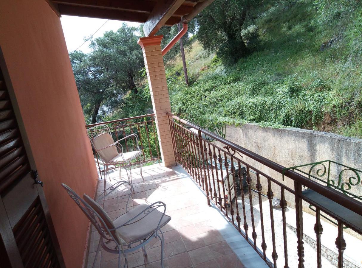 Villa Silvia Ágios Matthaíos Exterior foto